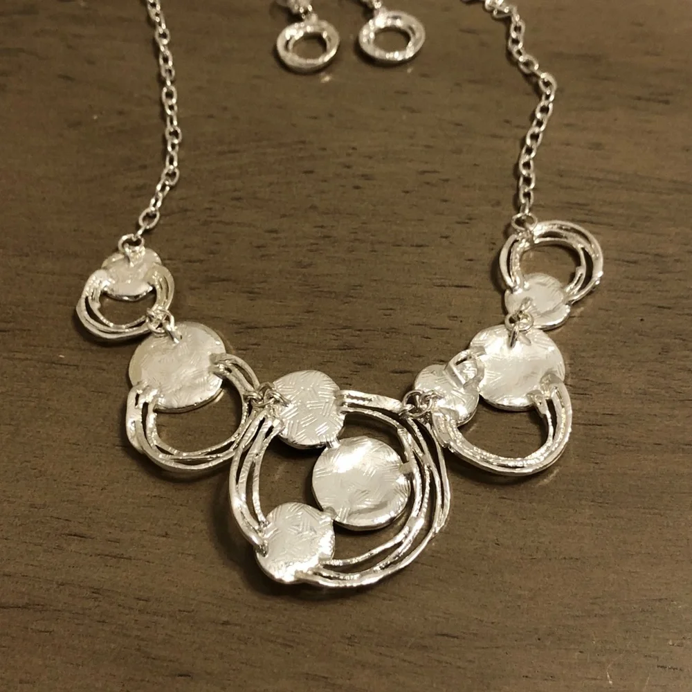 Silver Tone Gray and Black Necklace and Earrings Set Costume Jewelry